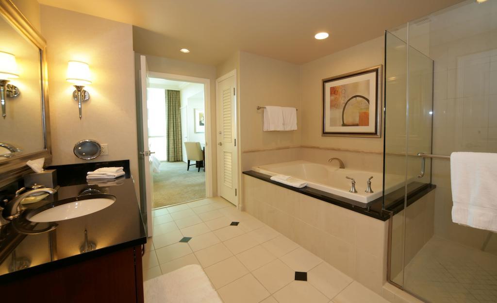 Suite Deluxe con balcón contiguo