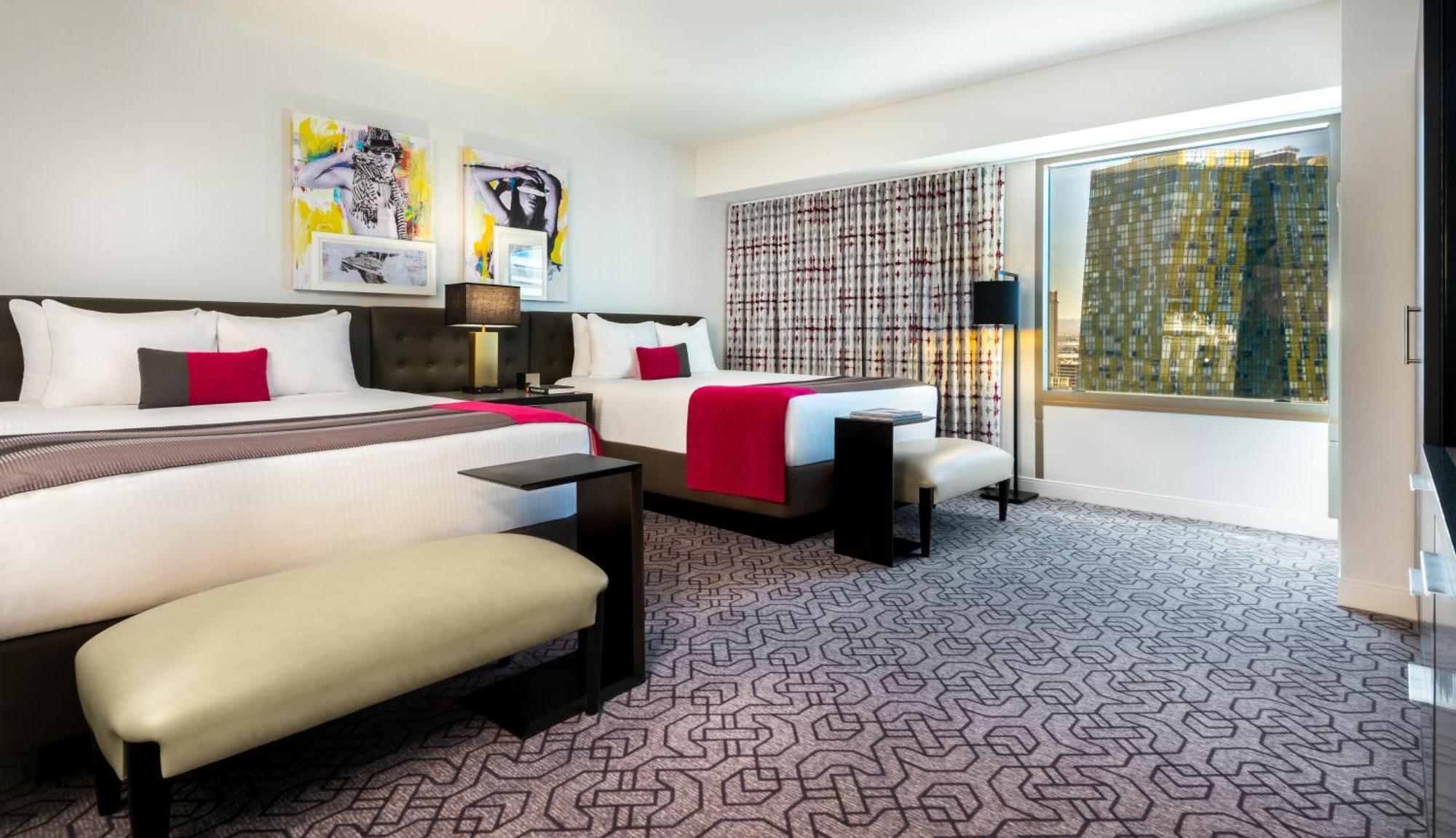 Ultra Hip Kamer met 2 Queensize Bedden en Uitzicht op de Bergen - Rookvrij