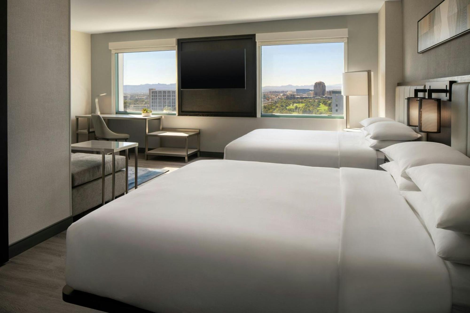 Queen Room Two Queen Beds Non-Smoking,1742705545:JPEG