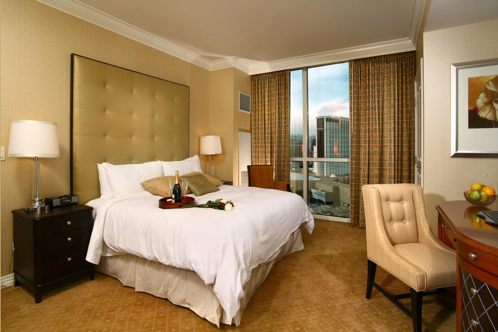One-Bedroom Suite Run of House,641791839:JPEG
