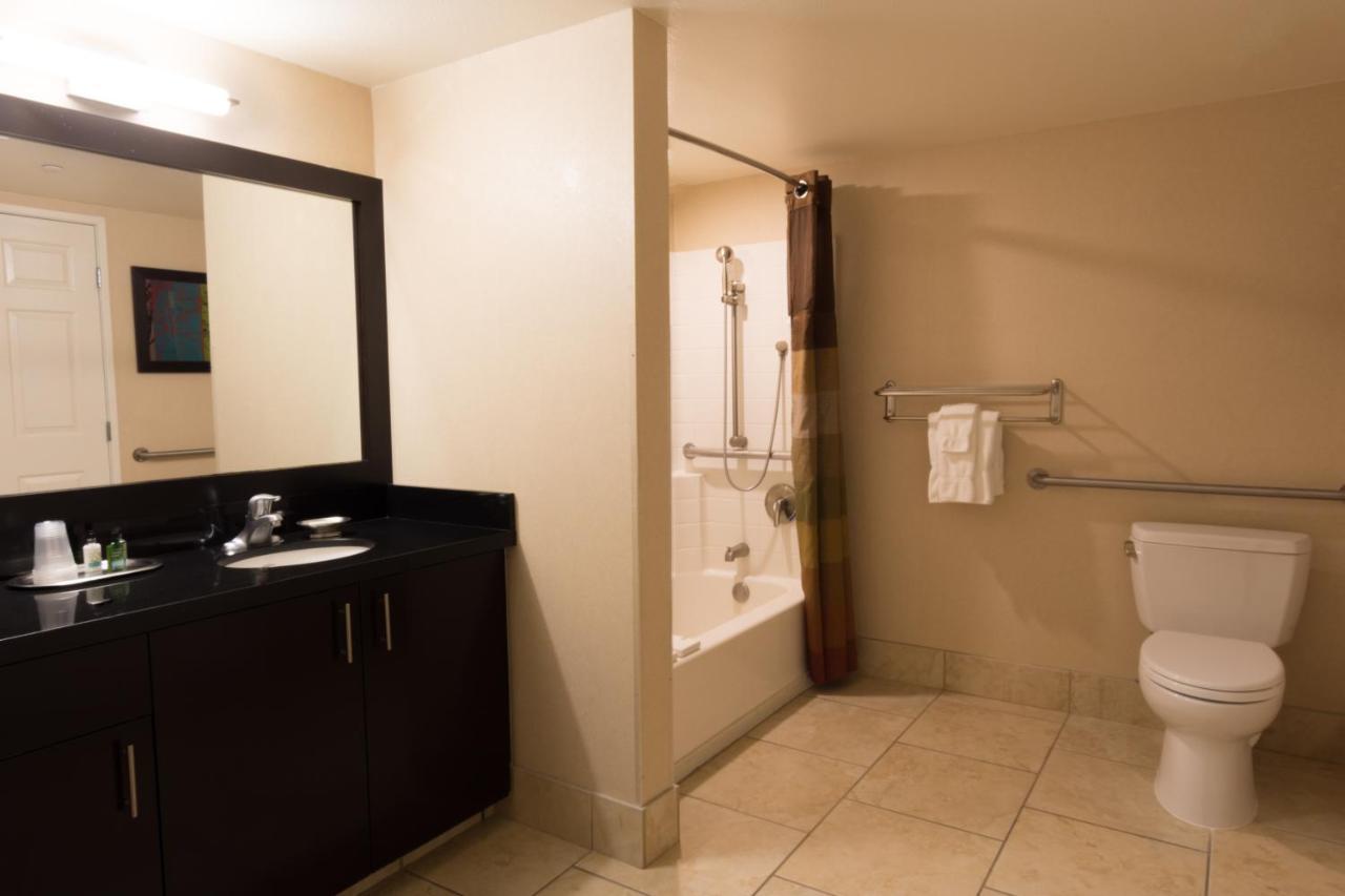 One-Bedroom Suite ADA,1498973218:JPEG